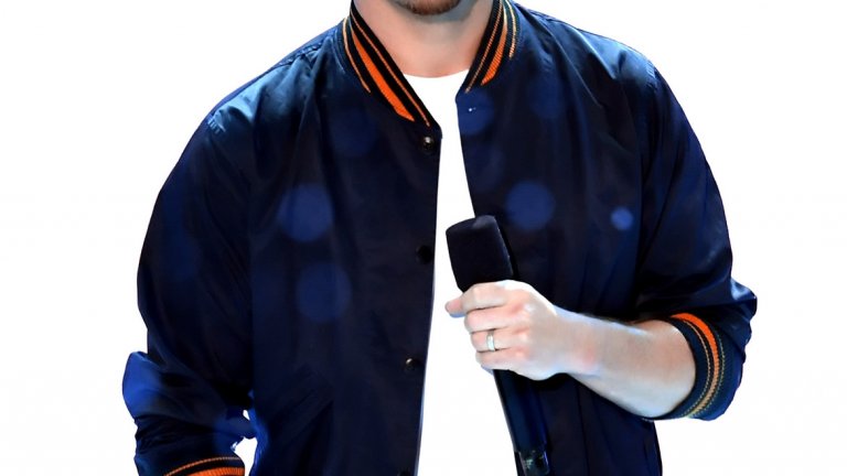 Чанинг Тейтъм 
Повечето мъже на големия екран носят грим, който да покрива несъвършенствата по кожата. Тейтъм със сигурност не прави изключение, само че с времето като че ли се пристрастява и решава, че това не му е достатъчно. 
Актьорът настоява да носи тежък фон дьо тен и то не само когато снима филм. На същото държи и когато е ангажиран за фотосесии и реклами. По тази причина много често лицето на Чанинг изглежда почти пластмасово гладко.