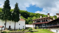 Бързо бягство от София: Божественият изглед от Лозенския манастир