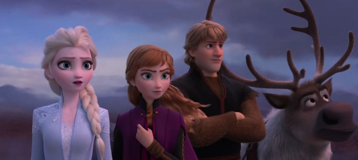 Frozen 2 (22 ноември)

Компютърно-аниминираният музикален филм от 2013-а "Frozen" се превърна в безспорен хит и беше въпрос на време да се стигне до неговото продължение. Пет години са си доста време и много от някога малките почитатели на Елза, Анна и Кристоф вече са пораснали, но винаги го има потенциалът за привличането на нови млади зрители (и техните родители). Както може би се усеща по музиката в първия тийзър за филма, режисьорите и продуцентите на "Frozen 2" са черпили вдъхновение от културата на Норвегия, която посещават през 2017-а.

За историята на продължението не се знае много, освен че познатата група главни персонажи е запазена, но ще се озове в някаква гора насред есен. Което не е много ледено, ама карай. Let it go, както се казва.