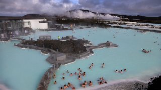 Светът гледа с надежда на опитите на малката островна държава да се пребори със замърсяването