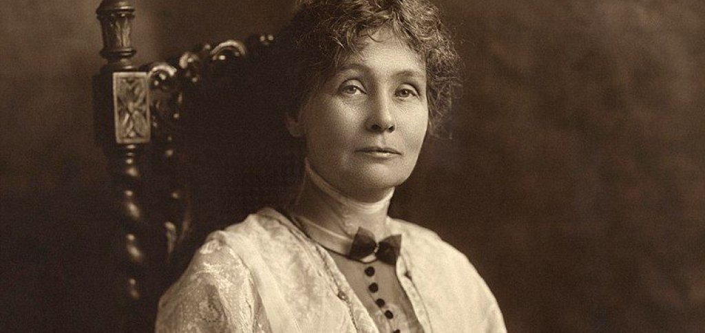Emmeline_Pankhurst,_seated_(1913)