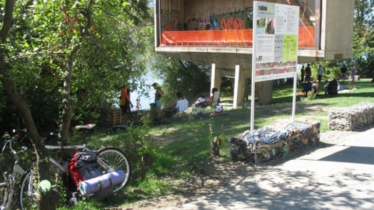 ТаблоID (превръщане на таблото от гребната база в Панчарево в своеобразна „паркова мебел")