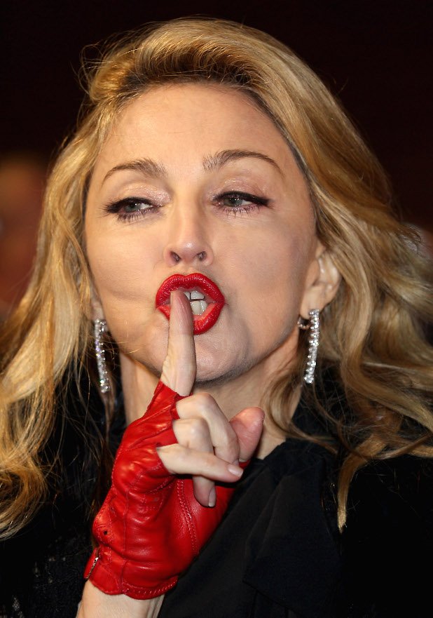 Мадона като презряна кралска особа 
