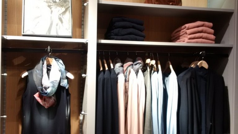 Женската колекция е в първата част на новия магазин