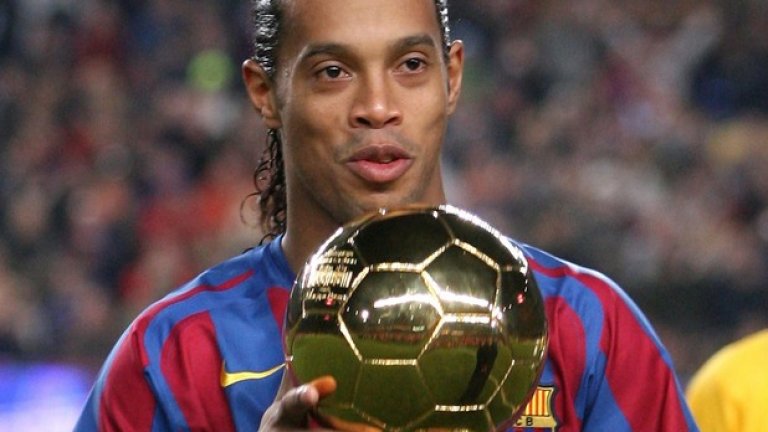 2005 - Роналдиньо, Барселона
Роналдиньо прекрати кариерата си, но след трагедията с отбора на Чапекоензе се появиха слухове, че е готов да се завърне на терена и да играе без пари за отбора.