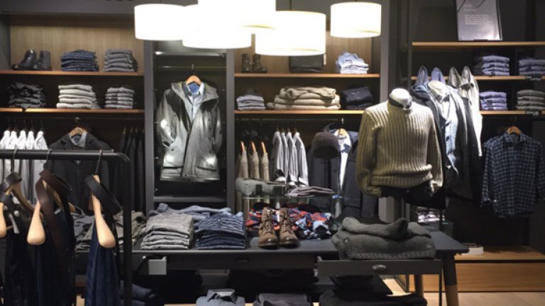 Съчетанията от елегантна обувка с перфекта бяла риза и дънки бойфренд стил, страхотните мъжки сака тип жилетка, пухените якета без ръкави, олекотените кубинки, цветните шалове - това са само част елементите на urban стила на MARC O POLO.