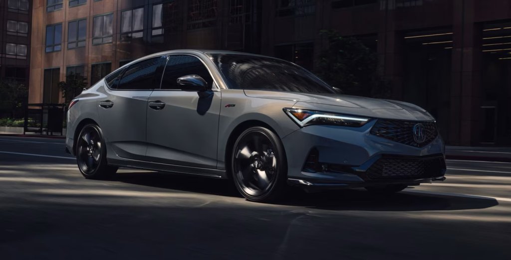 Acura IntegraAcura Integra 2026 има красиви гладки линии, под които обаче се крие учудващо просторно купе и също толкова щедър багажник. Най-мощният вариант достига до 200 конски сили, което си е впечатляващо за семеен седан.