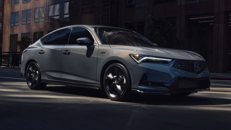 Acura IntegraAcura Integra 2026 има красиви гладки линии, под които обаче се крие учудващо просторно купе и също толкова щедър багажник. Най-мощният вариант достига до 200 конски сили, което си е впечатляващо за семеен седан.