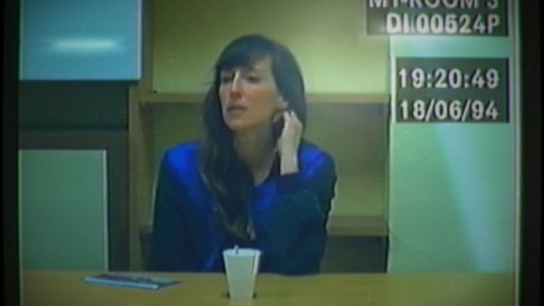 Her Story e пример за игра, която ангажира емоционално. Тя е сред свежите игри от ново поколение, в които не носите пистолет и не стреляте по врага, а мислите, записвате и... изживявате ситуациите с техните емоции