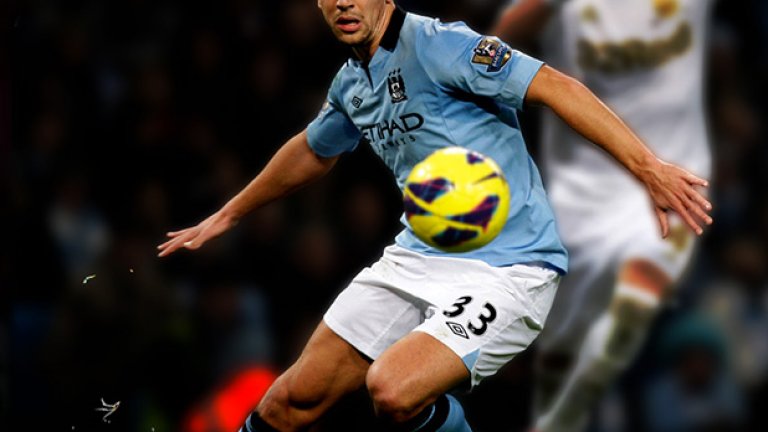 Сезон 2012/13
За първи път от доста години не се взимат нови попълнени в атака. Селекцията е "скромна" за наложението от арабите стандарти и са похарчени под 50 млн. паунда, като Хави Гарсия, Матия Настасич и Джак Родуел са тримата най-скъпи. Сити не успява да защити титлата си и остава втори.