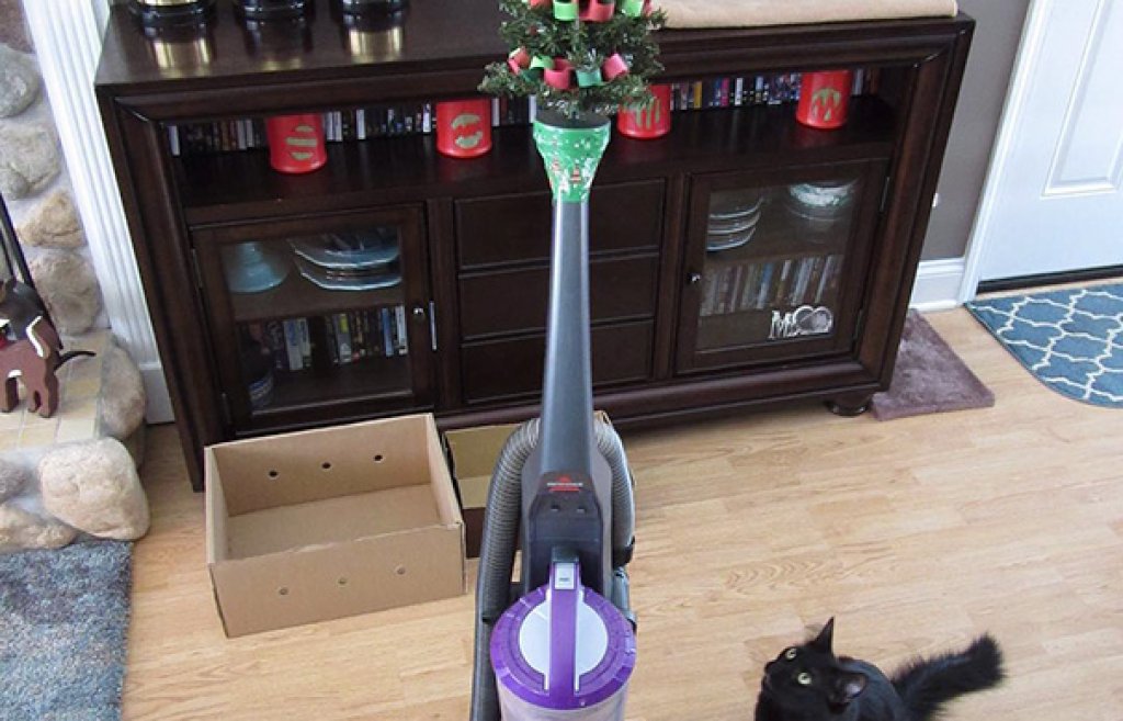 И така става