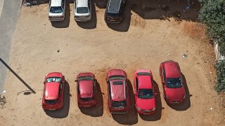 Red_cars_parking