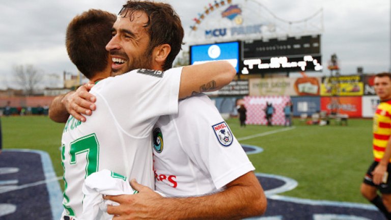 Раул, отказал се на 38 г.
Още един с "вечна" осанка. Незабравимият голмайстор продължава да блести с физическата си форма и след отказването.