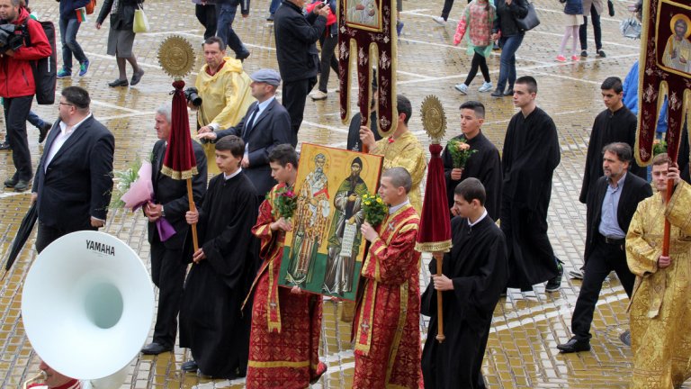 Проведе се и литийното шествие към Народна библиотека "Св. Св. Кирил и Методий".