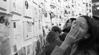 1920px-Wall_of_sorrow_at_the_first_exhibition_of_the_victims_of_Stalinism_in_Moscow