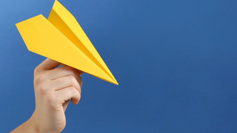 2017 - Хартиеното самолетче

Хартиеното самолетче е начин детето да покаже креативност и сръчност и само създаде своята играчка само от един лист хартия. Удовлетворението, когато то излети е несравнимо.