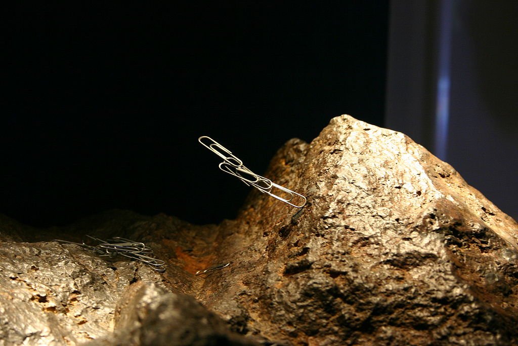 1024px-Magnetite_Lodestone