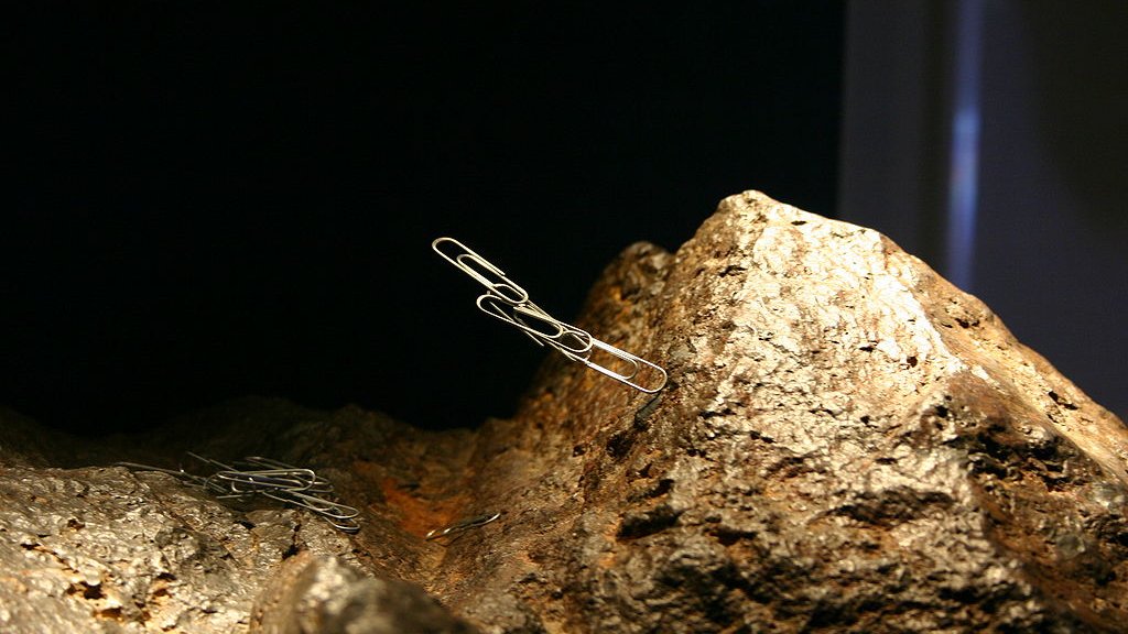 1024px-Magnetite_Lodestone