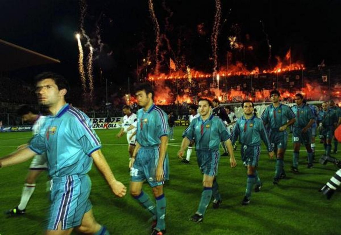 Стадионът във Флоренция е в пламъци. "Виола" посреща Барса в Шампионската лига през 1999-а.