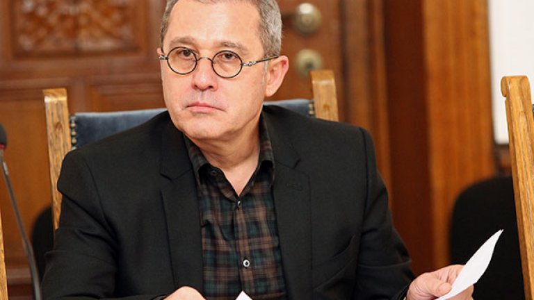 Цонев подчерта, че нито той, нито членове на семейството му имат взаимоотношения с КТБ