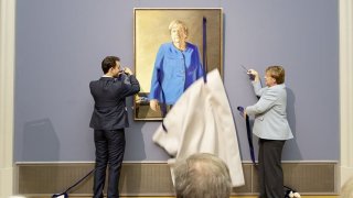 Портрет на Ангела Меркел предизвика небивал интерес