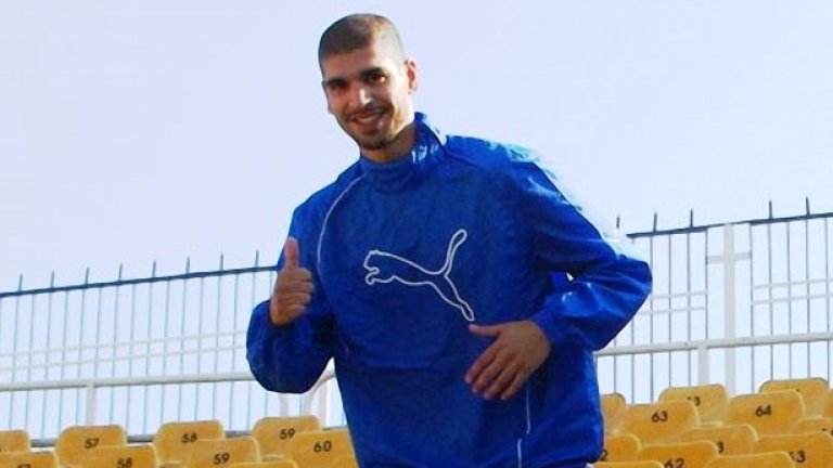 Тунизийският защитник на Черноморец Енис Хаири бе изваден от състава от треньора Антон Велков преди гостуването на Левски в събота