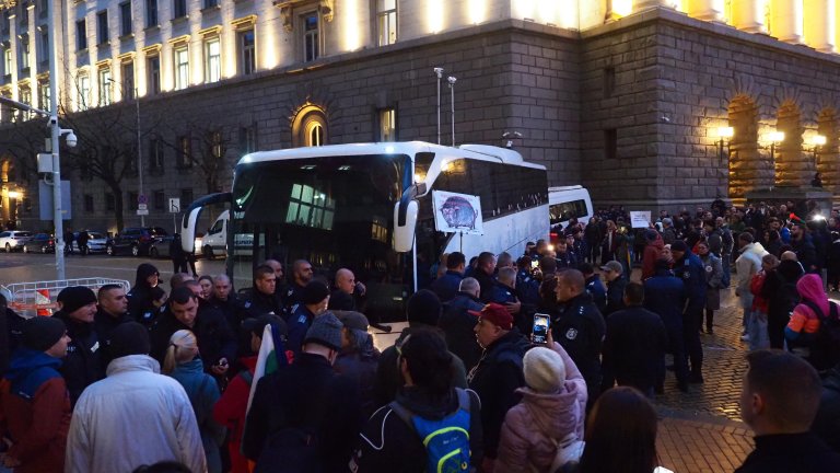 Протестът в центъра на София в сними