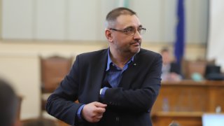 От "Продължаваме промяната" искат те да останат задължителни, докато Андрей Чорбанов от ИТН е твърдо против