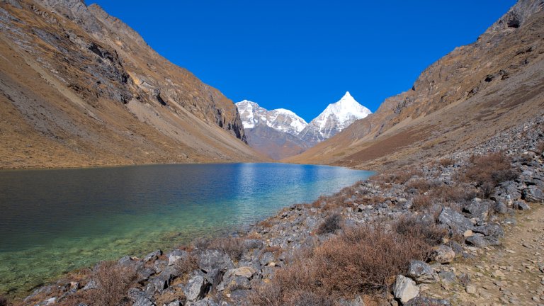 Планините и ледниците са източникът на ток в Бутан.