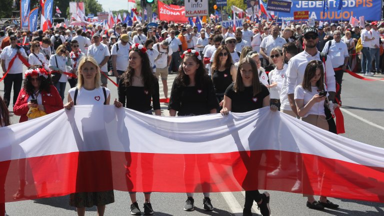 Половин милион души на антиправителствен протест в Полша