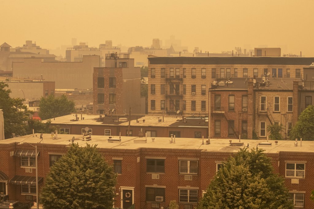 Жълта мъгла над САЩ заради дима от огромните пожари в Канада