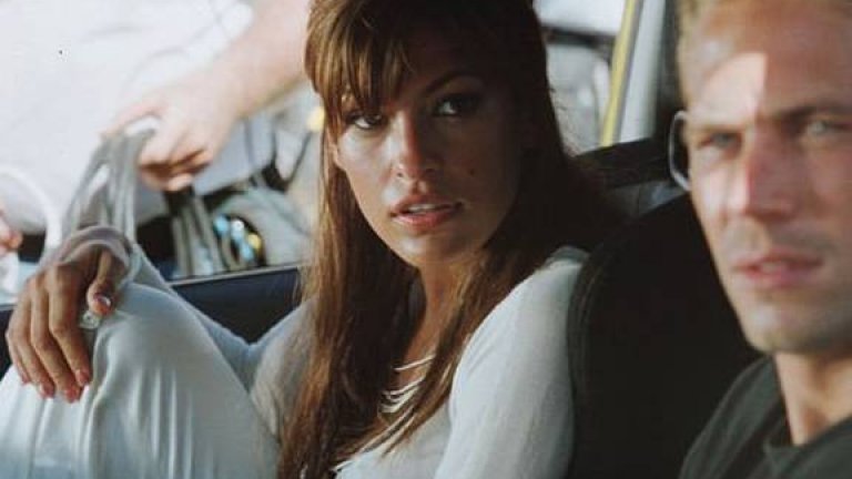 Ева Мендес е едно от женските лица във високоскоростната екшън поредица "Бързи и яростни". Във втората част тя е Моника Фуентес: агент под прикритие и любовница на Картър Вероне, която се забърква с героя на покойния Пол Уокър. Не е основна роля, но въпреки това Мендес успява да я изиграе така, че човек може да ѝ повярва.