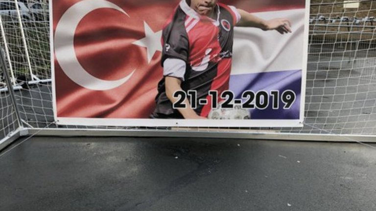 Айдън бе наръган до смърт миналия уикенд.