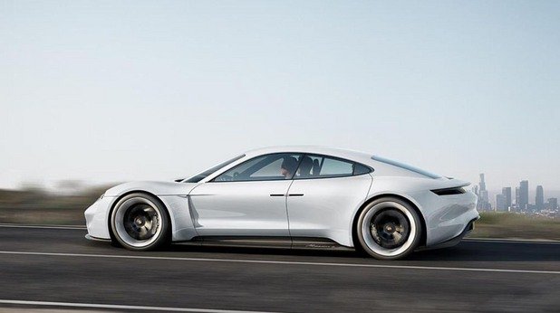 Серийната версия на Porsche Mission E ще е на пазара през 2020 година