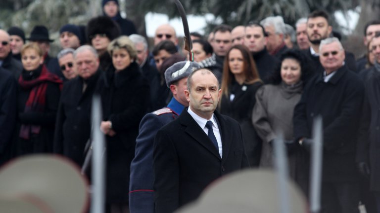 Кой влиза в новия екип на Румен Радев?