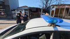 Повдигнати са обвинения на трима мъже на 42, 39 и 18 години. Двама от тях са баща и син.