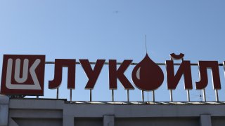 Нефтената компания не е дала достъп на вносители и производители на автомобилни горива до данъчни складове