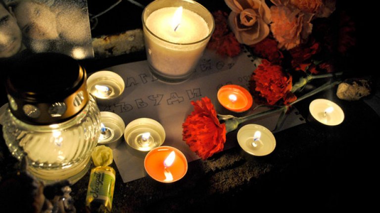 Траур и гняв във Враца (снимки)