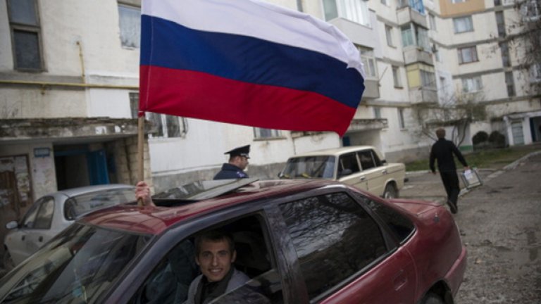 Украинският премиер Арсений Яценюк предложи временна забрана за доставка на стоки до Крим. Това се случи след като и черирите далекопровода, които захранват територията бяха повредени