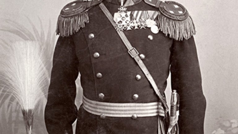Иван Кутинчев
При избухването на Сръбско-българската война (1885) на 2 ноември дружината на капитан Кутинчев се оправя от София към Сливница, от където заедно с 2-ра дружина на 3 ноември се оправят към Сливнишката позиция, като на 5 ноември дружината е разположена на десния фланг на позицията. В самото начало на Сливнишкото сражение е ранен командващия на полка капитан Андрей Блъсков и командването е поето от капитан Кутинчев. Проявява се при атаката на Синята чука на 6 ноември и в боя на 7 ноември. След края на сражението, на 8 ноември той е назначен за титулярен командир на полка. На 10 ноември 1-ва и 4-та дружина под общото командване на Кутинчев влизат в състава на авангардния отряд на майор Петър Стоянов, който овладява Драгоман (10 ноември) и Цариброд (11 – 12 ноември). Участва, в превземането на Пирот. След войната е награден с Военен орден "За храброст" – IV степен и получава едногодишно старшинство в чин капитан.