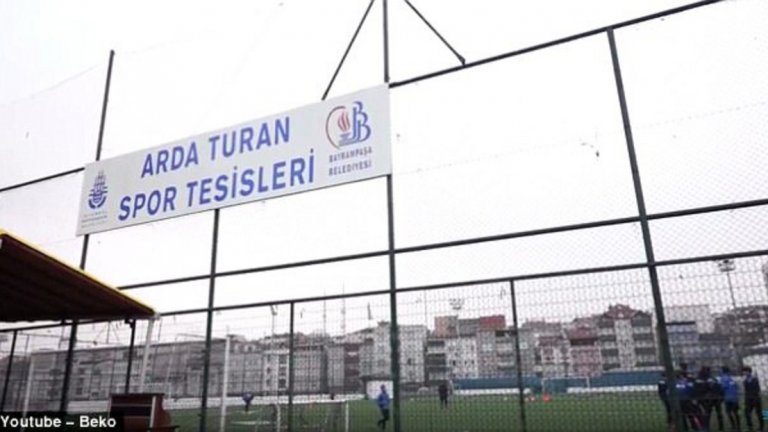 „Най-важното нещо във футбола е да контролираш топката. Това е съветът, който бих дал“, сподели Туран. 