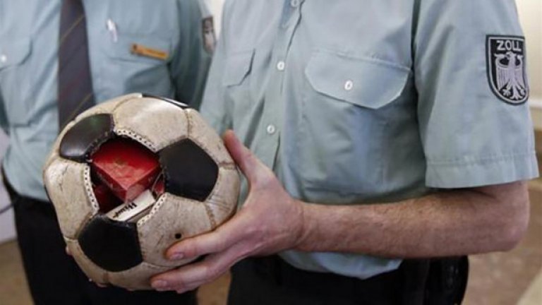 Цигари във футболна топка