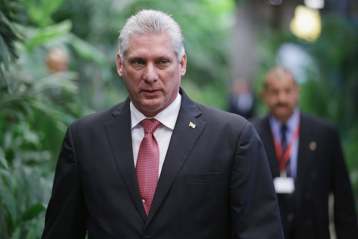 Очаква се за нов президент да бъде избран Мигел Диаз-Канел - бивш министър на образованието и досегашен вицепрезидент. Неговото изкачване на върха обаче едва ли ще доведе до резки промени в Куба.