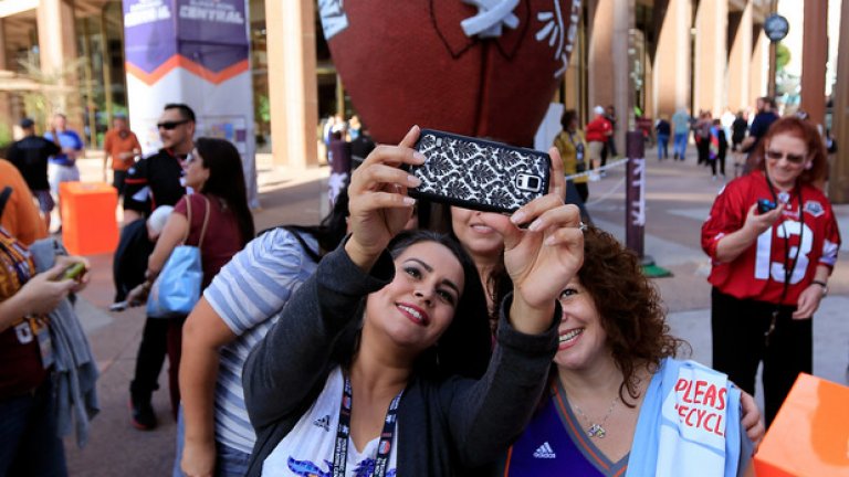 А увеселенията в центъра на града са десетки, било то и дори само да се снимаш с гигантската топка на площада.