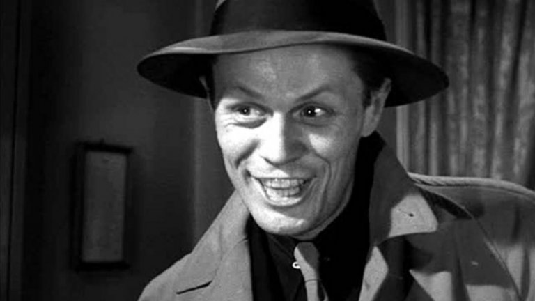 В другата крайност са нереалистичните, но изключително въздействащи психопати. Томи Удо от "Целувката на смъртта" (Kiss Of Death) от 1947 г. е типичен пример за това.Прекрасен пример за това как по това време изобразват "лудия психопат". Образът на Удо е известен със страховития му смях и легендата разказва, че на по-късен етап актьорът Ричард Уидмарк многократно е бил молен да запише този иконичен злокобен смях.
