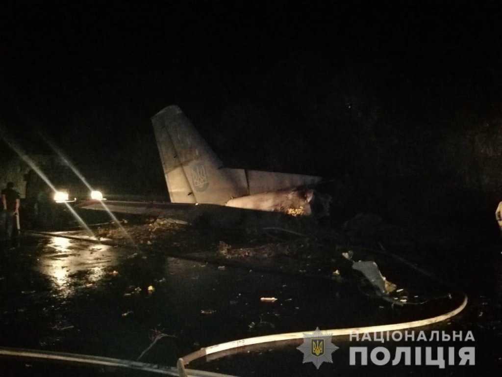 Самолет с курсанти на борда си се разби в Украйна