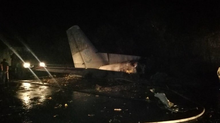 Самолет с курсанти на борда си се разби в Украйна