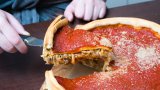 Чикагската пица обаче е точно по българския вкус