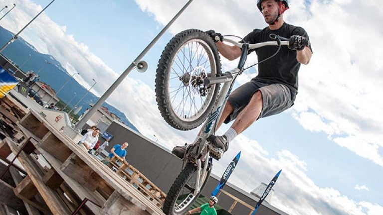 На две колела над София