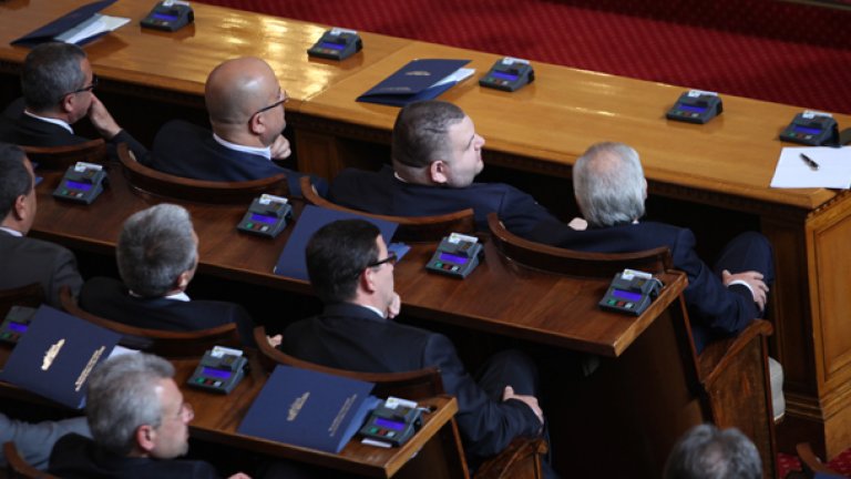 Депутатите смениха ремонта на кабинета със Закона за МВР